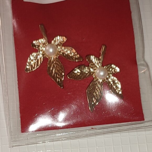 Academia Autumn fall Leaf with Pearl Earrings Golden Vintage Studs - Picture 4 of 6